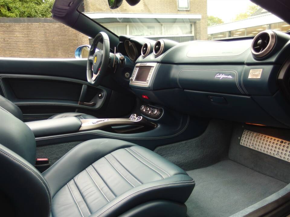 Image 29/49 of Ferrari California (2010)