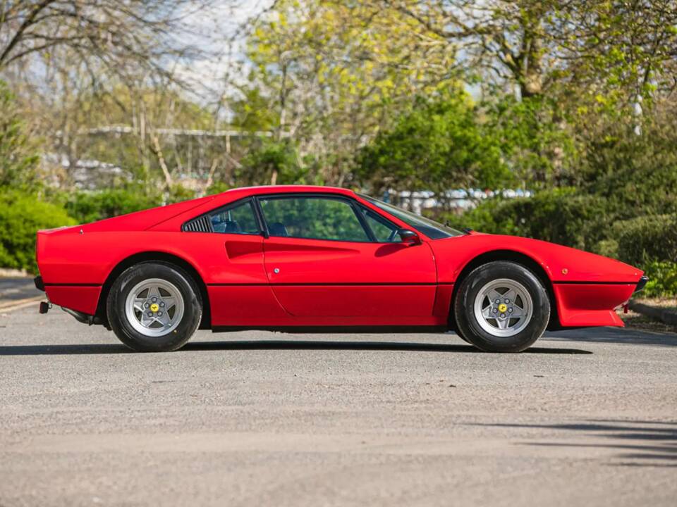 Image 3/4 of Ferrari 308 GTB (1981)