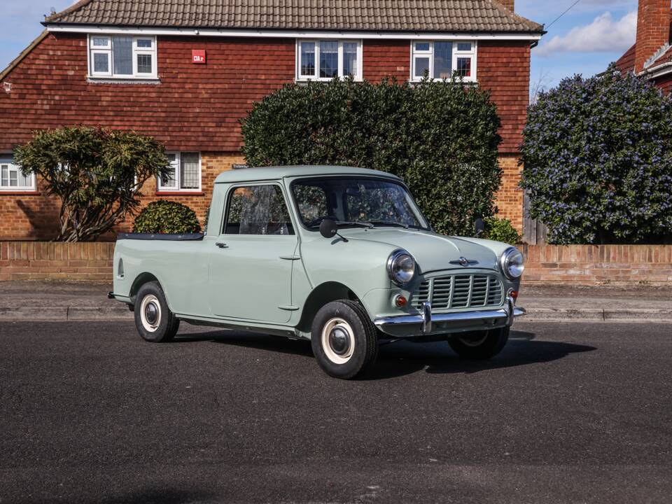 Image 4/29 of Morris Mini Van (1962)