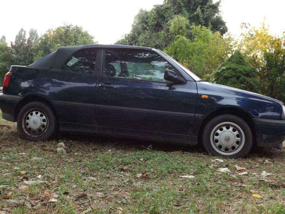 Image 44/50 of Volkswagen Golf III Cabrio 1.6 (1996)