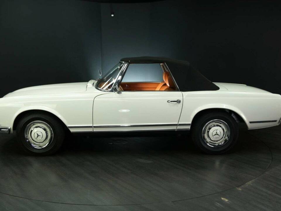Image 33/50 of Mercedes-Benz 230 SL (1965)