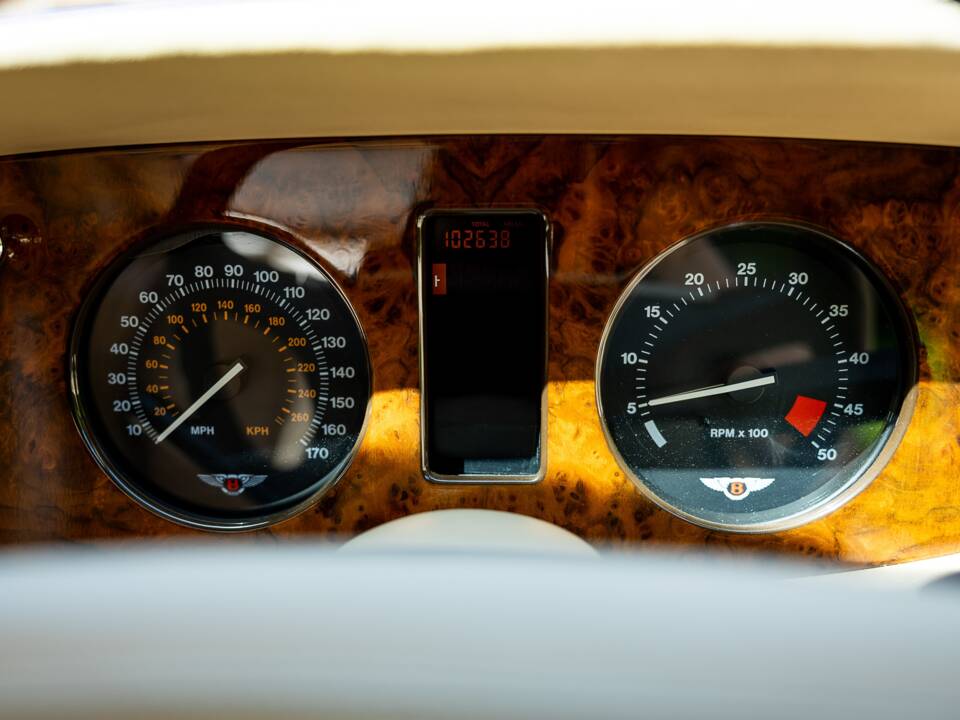 Image 21/46 of Bentley Azure (1997)