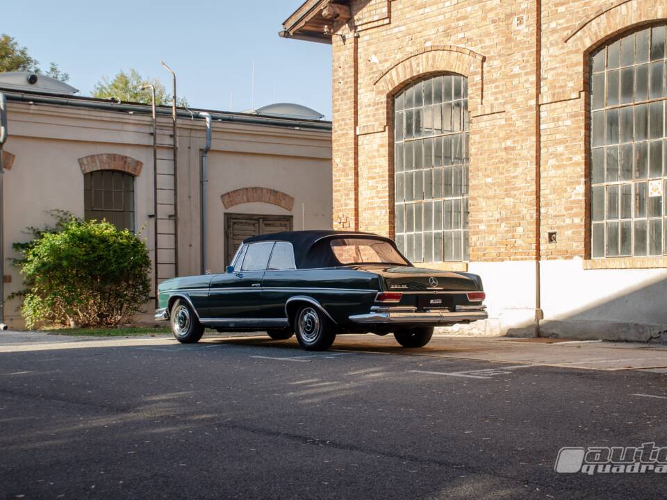 Afbeelding 5/19 van Mercedes-Benz 220 SE b (1962)