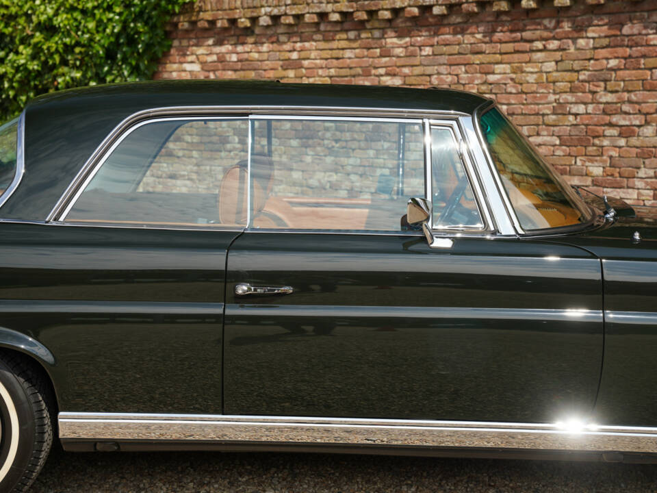 Image 41/50 of Mercedes-Benz 280 SE 3,5 (1971)
