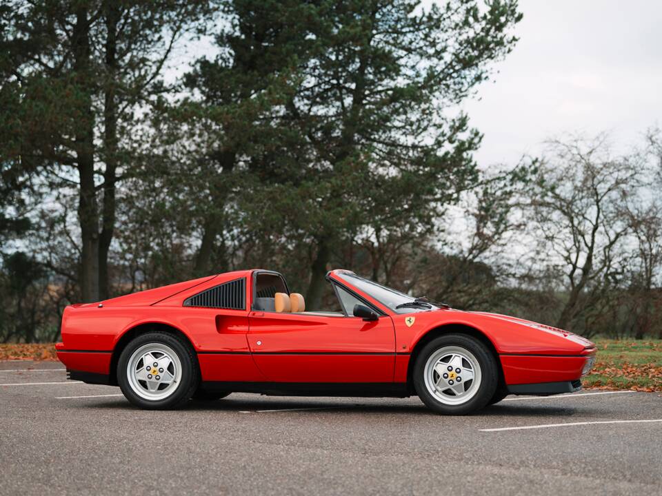 Afbeelding 28/41 van Ferrari 328 GTS (1989)