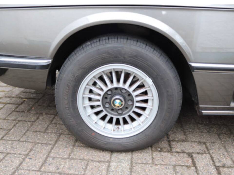 Bild 9/9 von BMW 528i (1979)