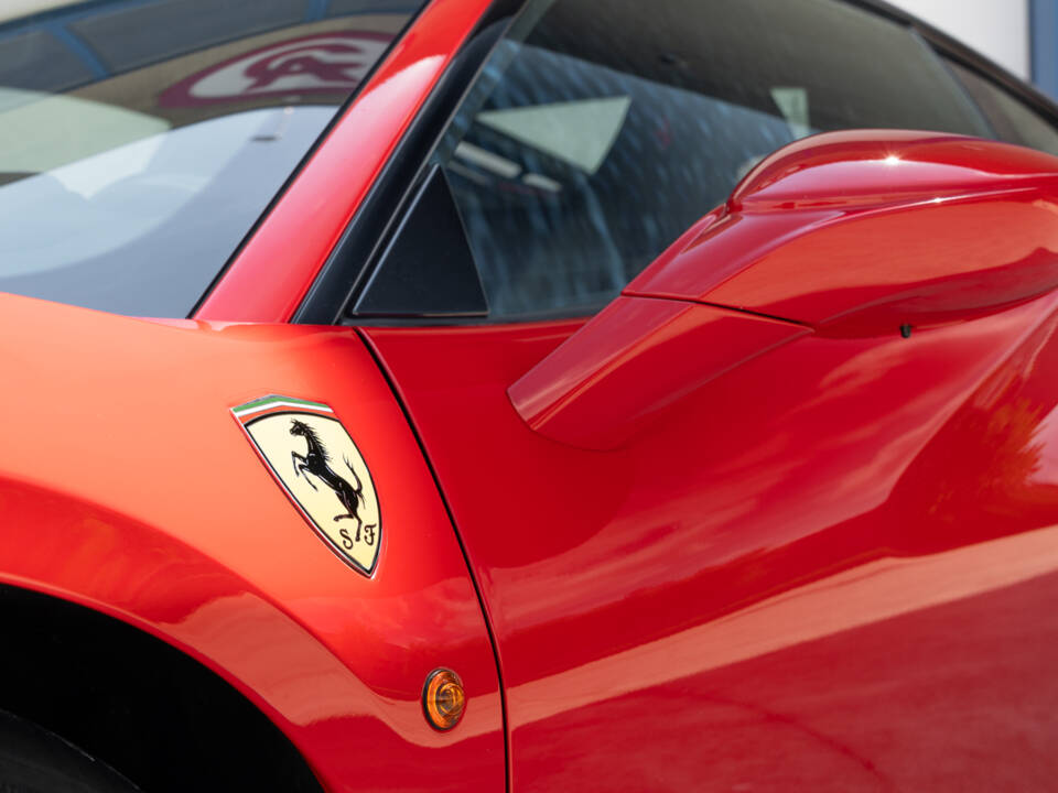 Immagine 30/85 di Ferrari 488 GTB (2015)