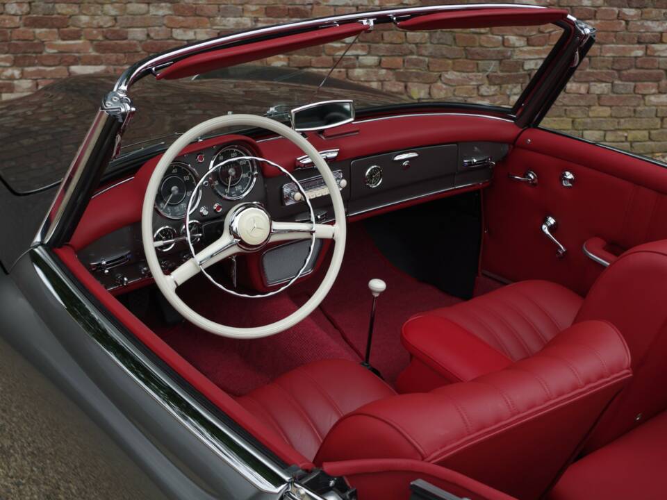 Image 27/50 of Mercedes-Benz 190 SL (1959)