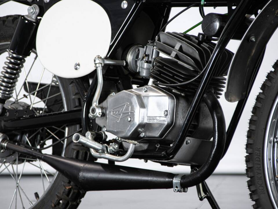 Immagine 22/49 di Aprilia Scarabeo 50 (1972)