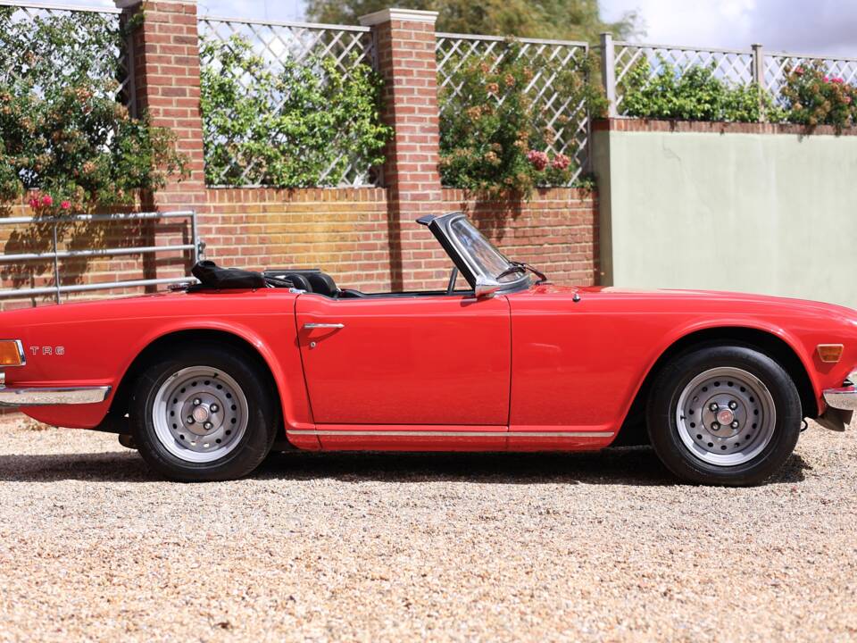 Image 2/50 de Triumph TR 6 (1973)
