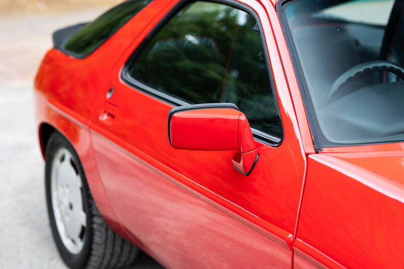 Image 15/50 of Porsche 928 S (1986)