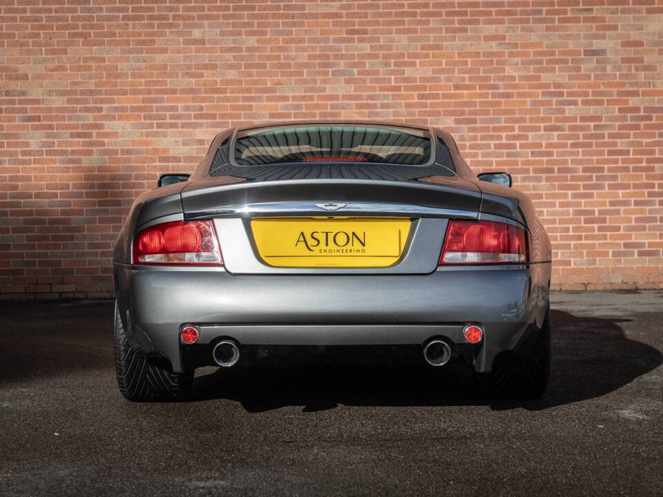 Image 7/30 of Aston Martin V12 Vanquish (2002)