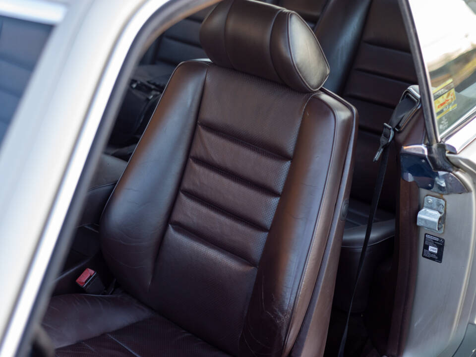 Image 52/95 of Mercedes-Benz 560 SEC (1985)