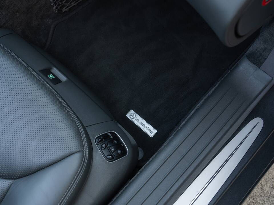 Image 34/86 de Mercedes-Benz SL 500 (2002)