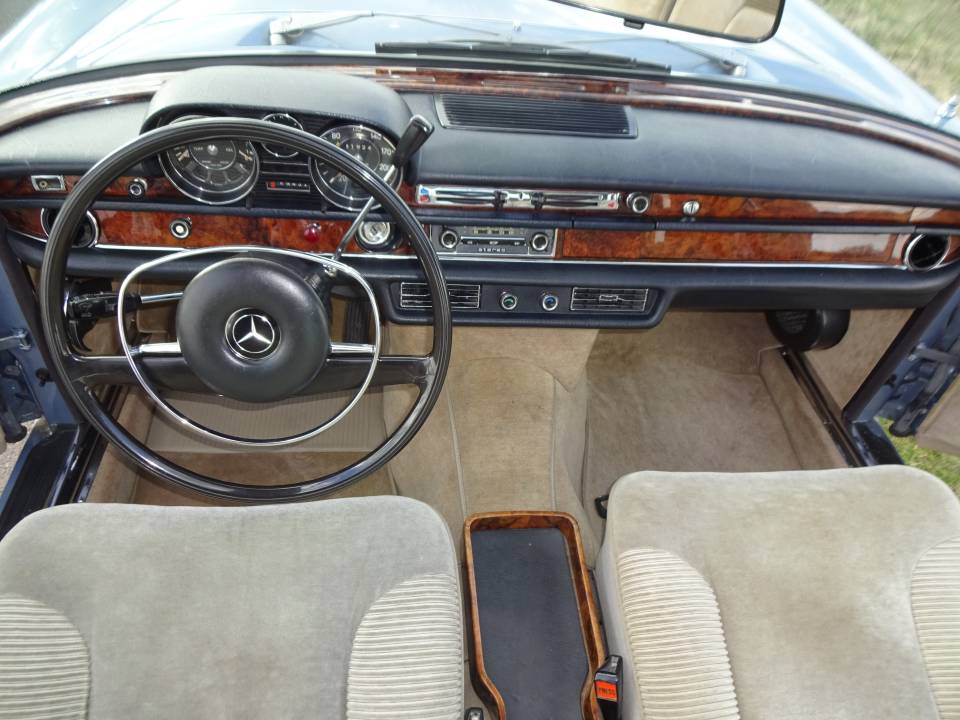 Image 21/49 of Mercedes-Benz 300 SEL (1968)