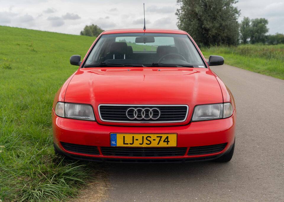 Image 3/8 de Audi A4 1.6 (1995)