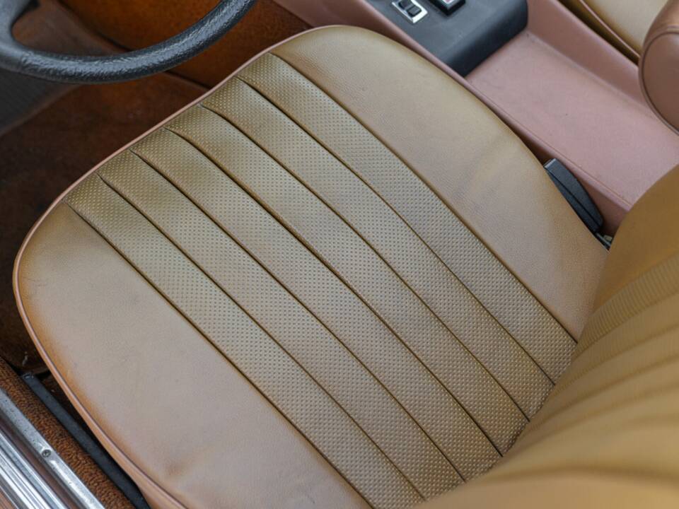 Image 36/50 de Mercedes-Benz 450 SL (1977)
