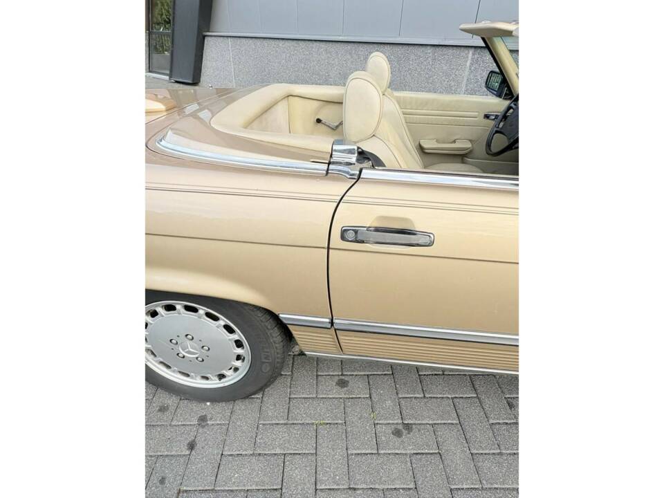 Image 11/50 of Mercedes-Benz 560 SL (1987)