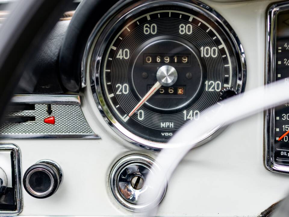 Image 46/50 of Mercedes-Benz 280 SL (1968)