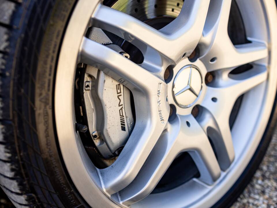 Image 16/50 of Mercedes-Benz CLK 55 AMG (2003)