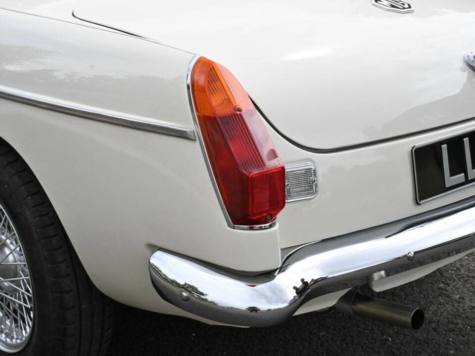 Image 40/50 of MG MGB (1972)
