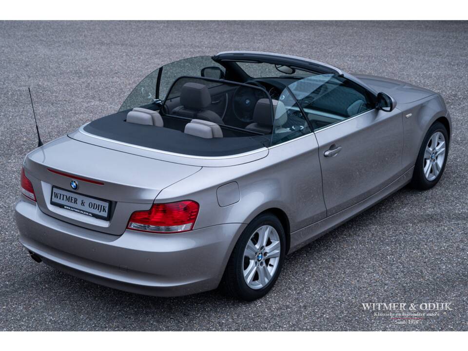 Image 8/33 de BMW 118i (2010)