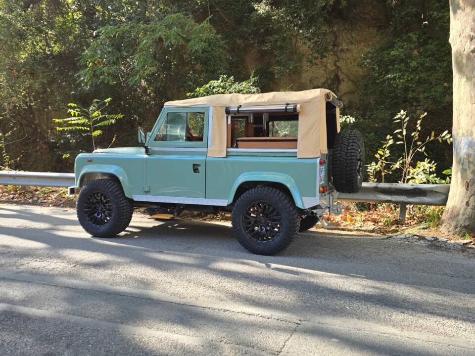 Image 22/72 of Land Rover 90 (1987)