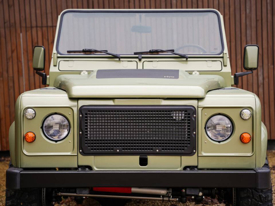 Bild 15/47 von Land Rover 90 (1990)