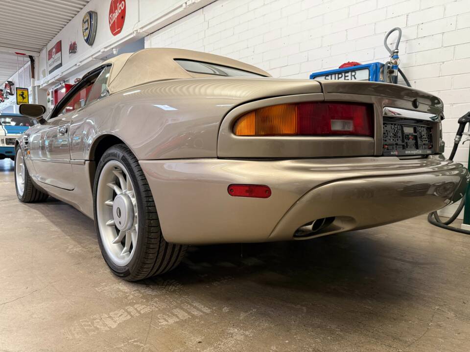 Immagine 14/17 di Aston Martin DB 7 Volante (1998)