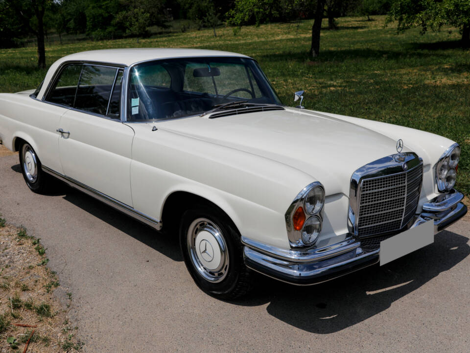 Image 18/50 of Mercedes-Benz 280 SE 3,5 (1970)