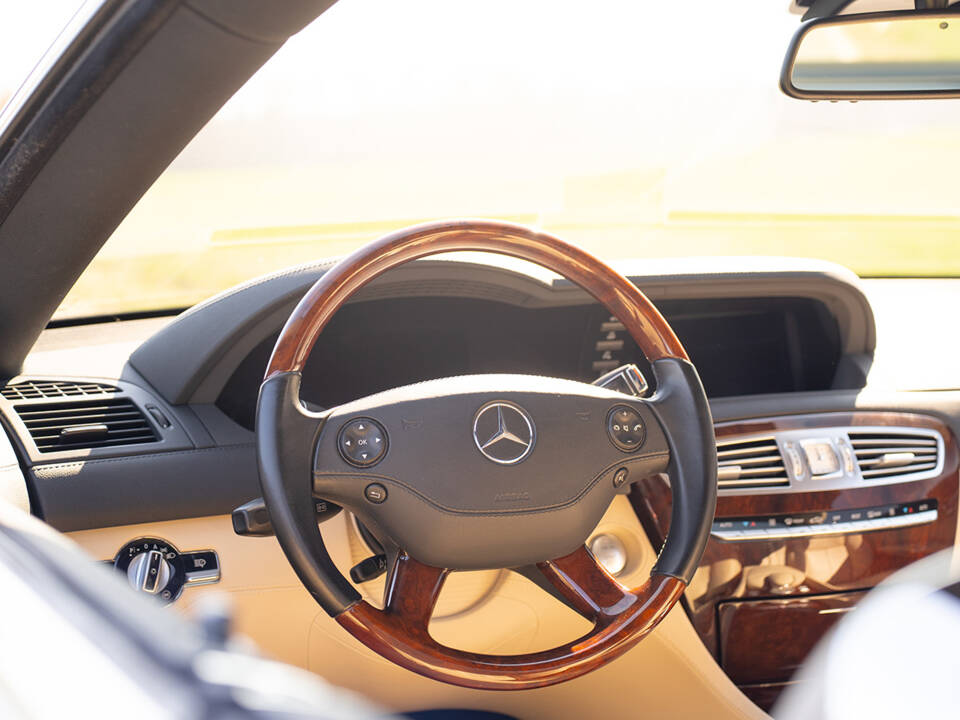 Image 49/67 of Mercedes-Benz CL 500 (2006)