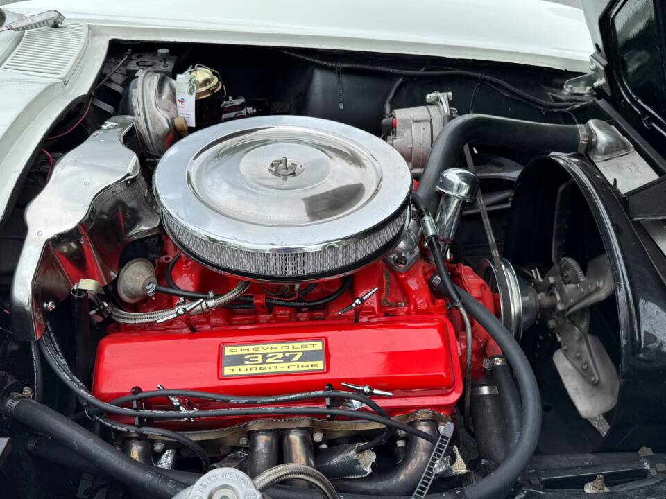 Image 46/52 of Chevrolet Corvette Sting Ray Convertible (1963)