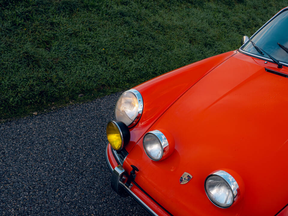 Image 30/63 of Porsche 911 R (1967)