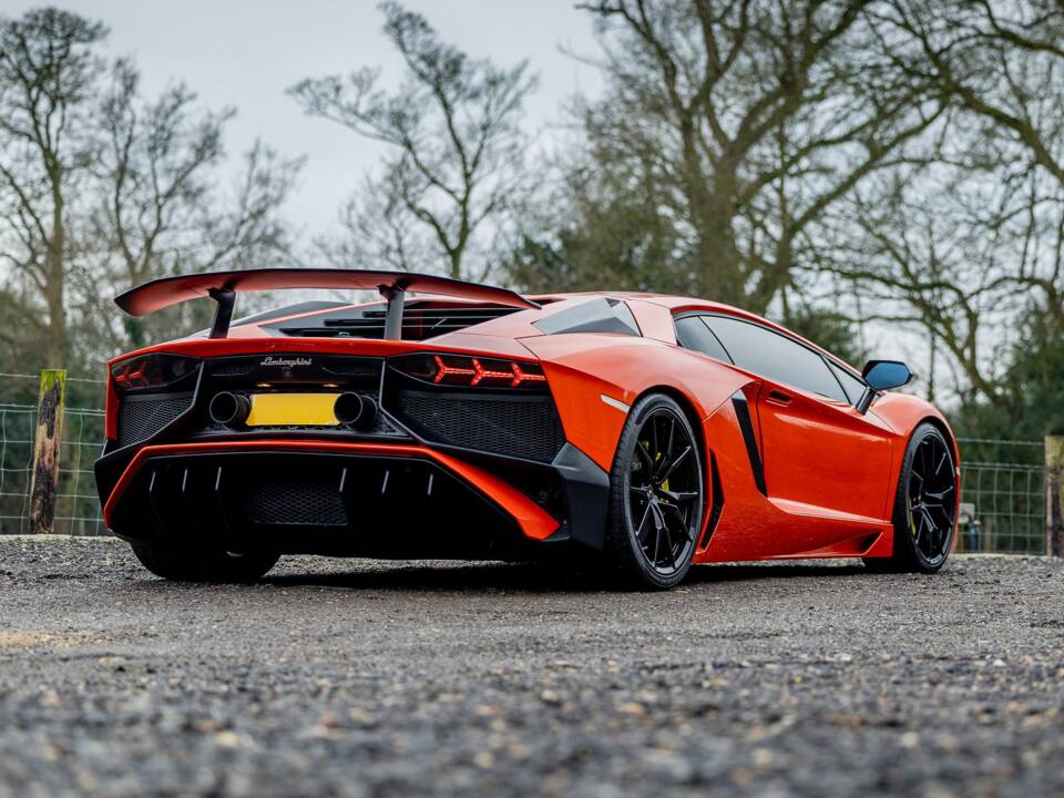 Image 2/47 of Lamborghini Aventador LP 700-4 (2013)