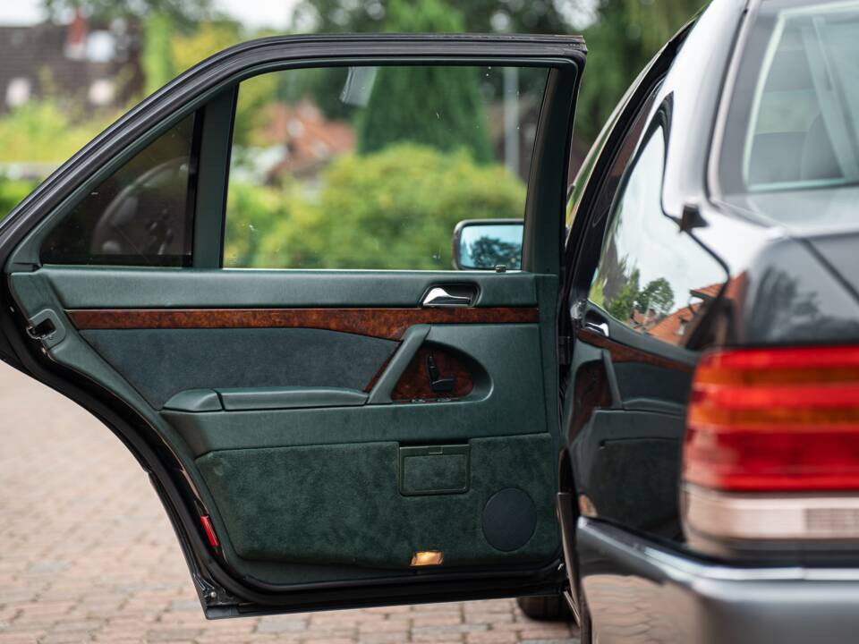 Image 52/54 of Mercedes-Benz 500 SEL (1992)