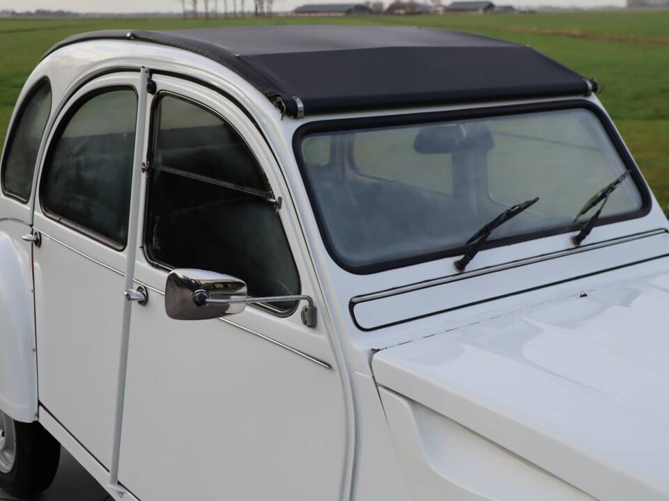 Image 22/50 of Citroën 2 CV 6 (1985)