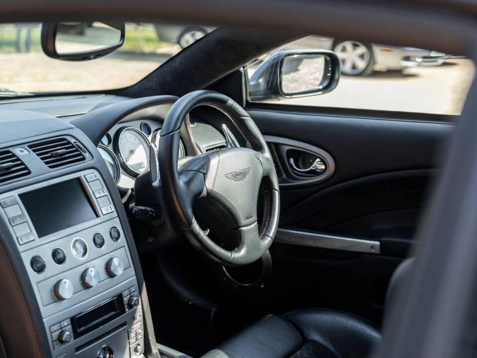 Image 24/75 of Aston Martin V12 Vanquish S (2007)