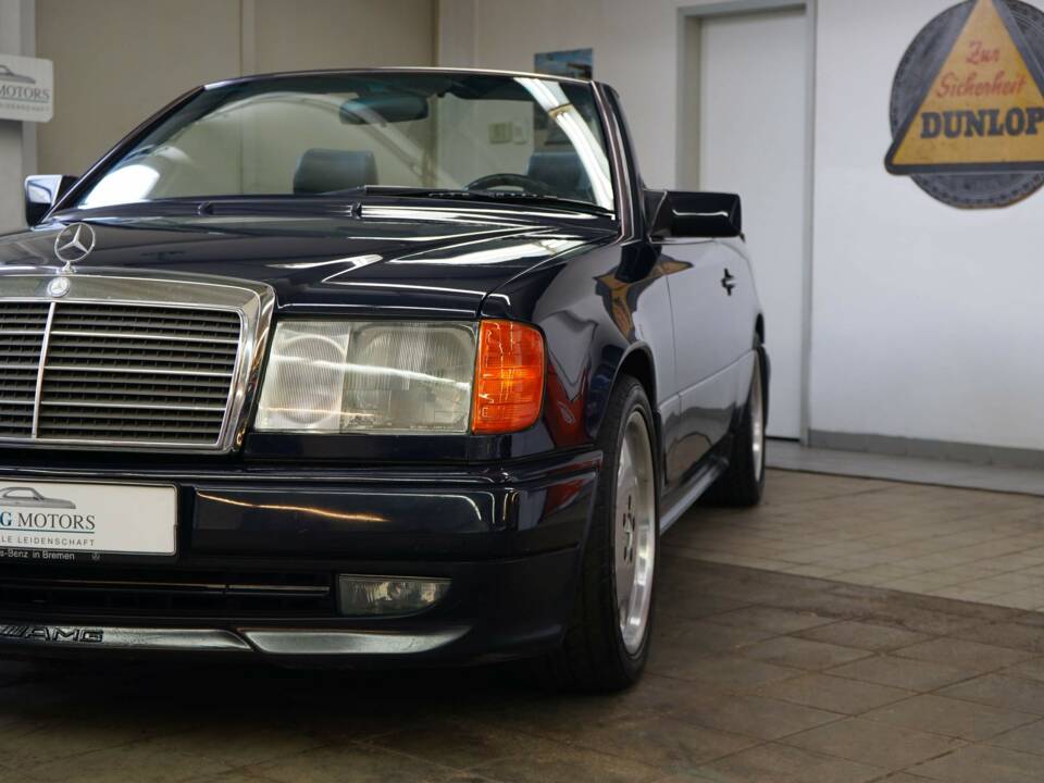 Image 5/33 of Mercedes-Benz 300 CE-24 (1993)