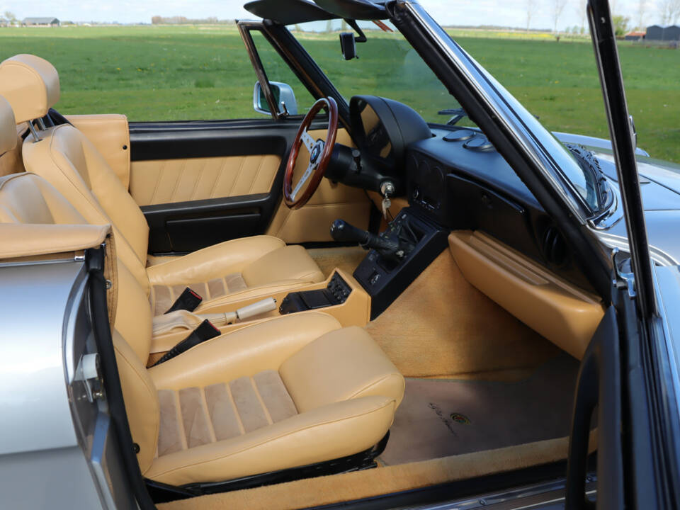 Image 3/50 of Alfa Romeo 2.0 Spider (1992)