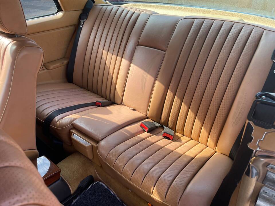 Image 7/20 de Mercedes-Benz 280 CE (1981)