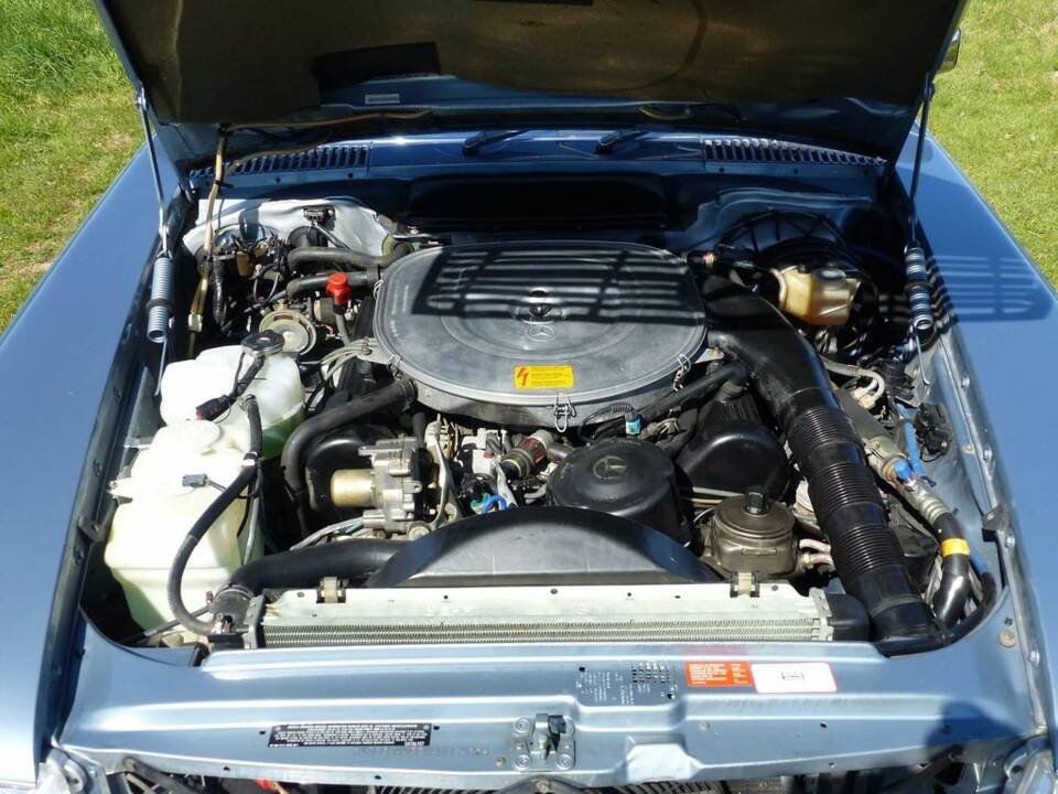 Mercedes-Benz 560 SL Roadster (R 107) diamantblau metallic 1989