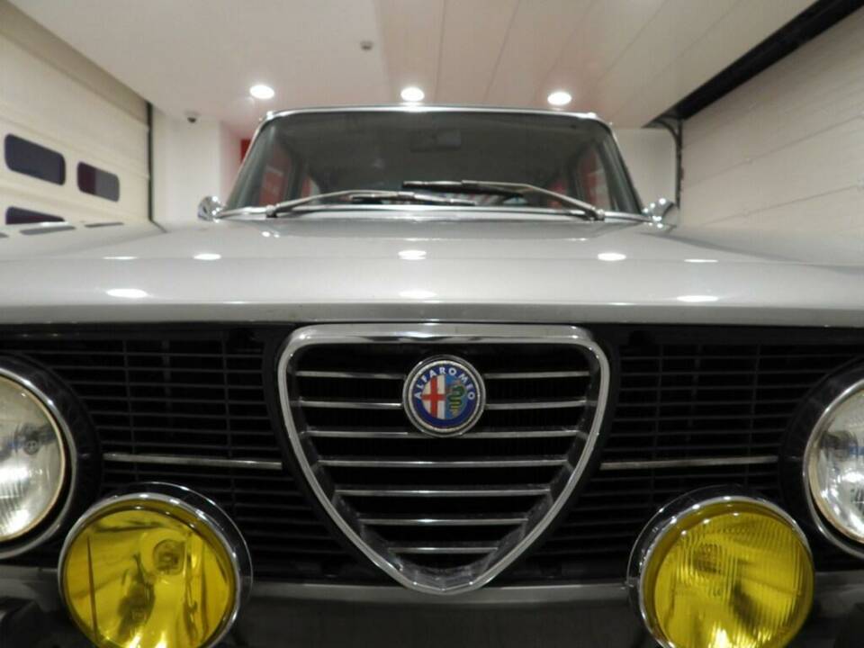 Image 5/14 of Alfa Romeo 2000 Berlina (1973)