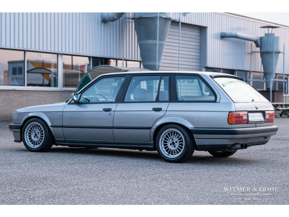 Image 15/50 de BMW 320i Touring (1989)