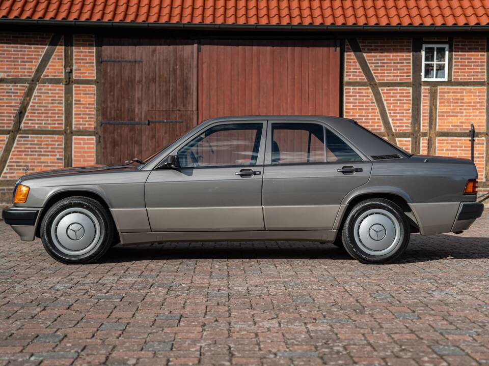 Immagine 10/73 di Mercedes-Benz 190 D 2.5 (1990)