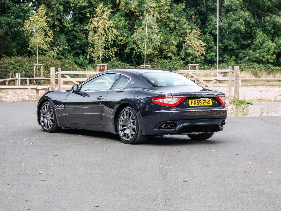 Image 15/43 of Maserati GranTurismo 4.2 (2008)