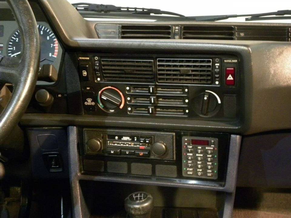 Image 12/20 de BMW M 635 CSi (1982)