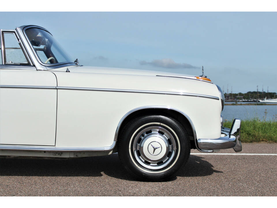 Image 25/35 of Mercedes-Benz 220 SE Cabriolet (1959)