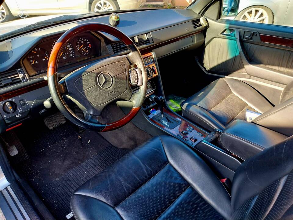 Bild 6/13 von Mercedes-Benz E 320 (1996)