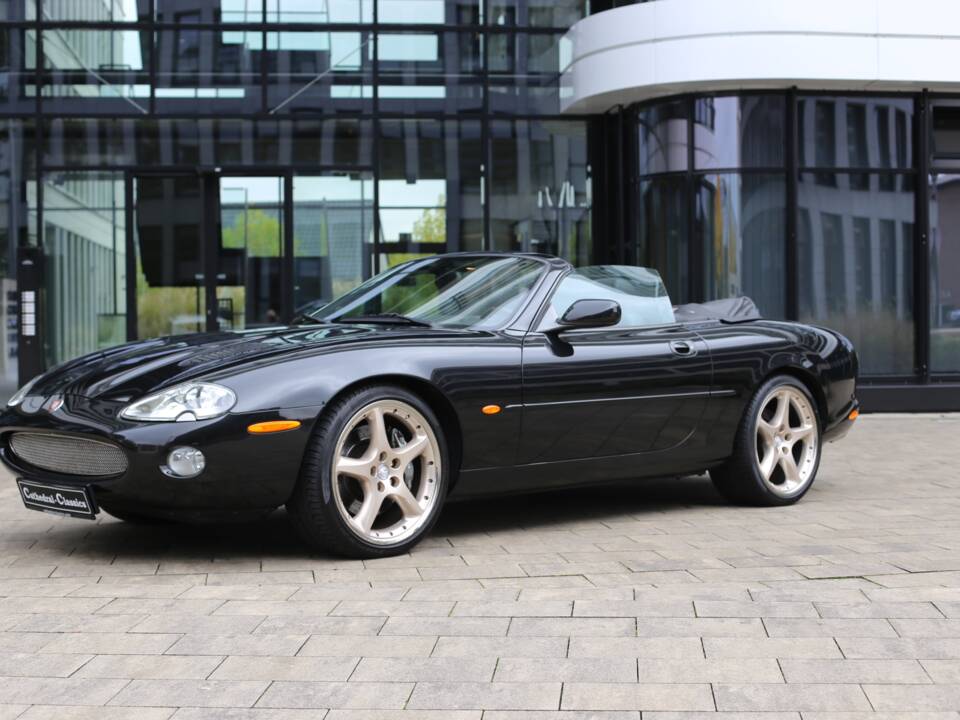Immagine 33/45 di Jaguar XKR (2001)