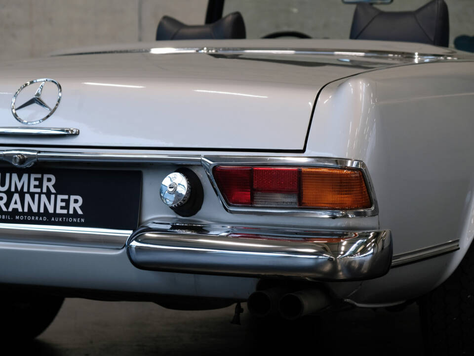 Image 10/24 de Mercedes-Benz 280 SL (1970)